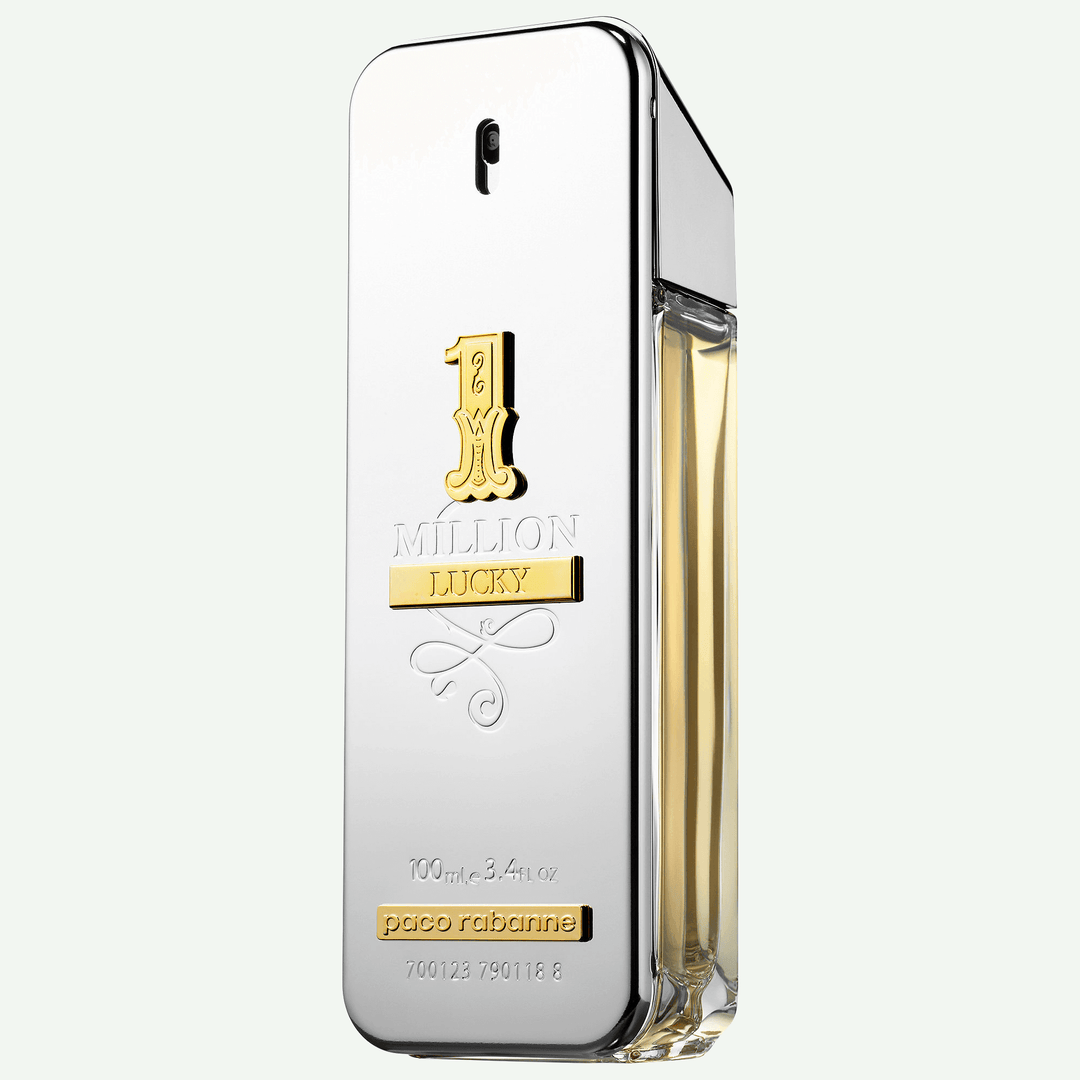 Paco Rabanne 1 Million Lucky, Unelmasi ovat todellisuutesi. Rakenna elämä mielikuvituksesi mukaan ja tartu jokaiseen mahdollisuuteen, joka sinulle tulee. Paco Rabanne 1 Million Lucky Eau de Toilette on täydellinen kumppani nykyajan ihmiselle, joka tietää, että elämä on loputtomien mahdollisuuksien peliä. Tämä Eau de Toilette avautuu luumun, greipin ja otsonin houkuttelevalla yhdistelmällä. Tämän tuoksun sydän on kiehtova sekoitus makeaa hasselpähkinää ja hunajaa, jota korostavat herkät jasmiinin ja puun viv